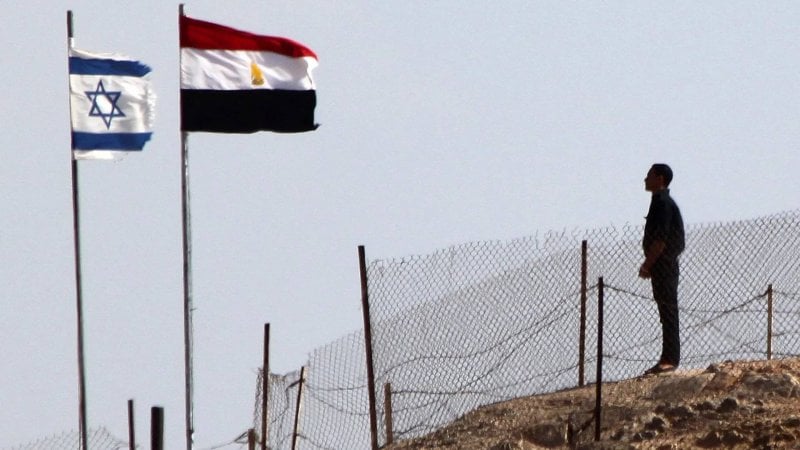 "عدو في ثوب وسيط".. هجوم عنيف على مصر داخل الكنيست: "رفعوا صور هتلر"!