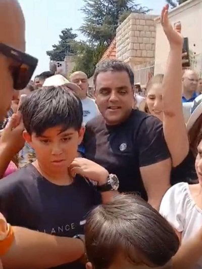 قطعوا الطريق في بشري على نائب التيار... هكذا استقبله 