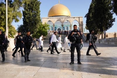 اخطار بمحو قرية في القدس... ومستوطنون يقتحمون الأقصى 