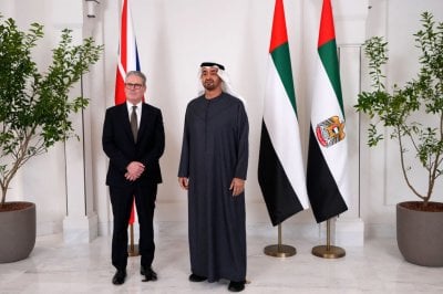 بن زايد وستارمر يدعمان حل الدولتين ووقف النار في غزة
