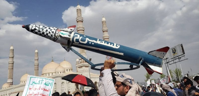 "أعيننا لا تغفل عنكم"... الحوثيون يتوعدون الرياض وأبوظبي