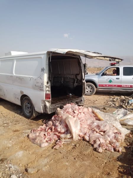 "مهرّبٌ من سوريا"... بالصور: مصادرة 500 كلغ من الدجاج الفاسد