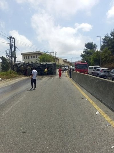 حادث مروّع على طريق عاليه… قتيل و7 جرحى  (فيديو)

