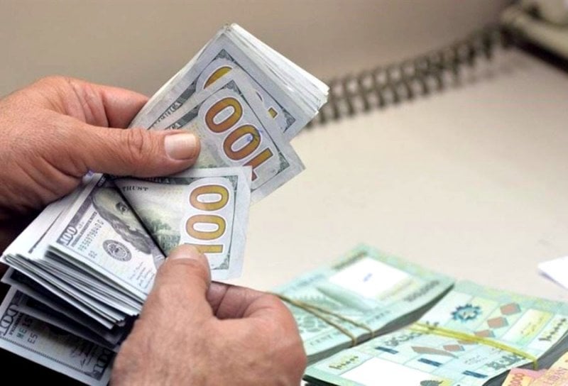 مليارات سُحبت من السوق وأخرى أُتلِفت... الليرة اللبنانية أمام خطر جديد؟
