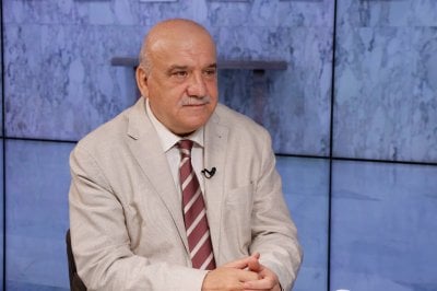 اسرائيل تحشد لقصف لبنان وتنفيذ اغتيالات سياسية.. صحافي يسرب حديث خطير لبري ويكشف تفاصيل خطة الأصابع!