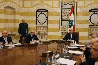 الحكومة محاصرة بين الضمانات والجدولة