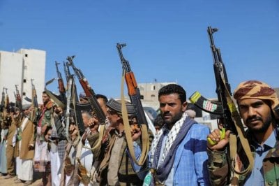 بصاروخ باليستي فرط صوتي... الحوثيون يعلنون استهداف مطار اللد 