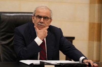 قنبلة على طاولة نواف سلام