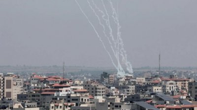 3 أهداف حيوية تحت نيران الحوثيين... وتوعّد باستكمال العمليات