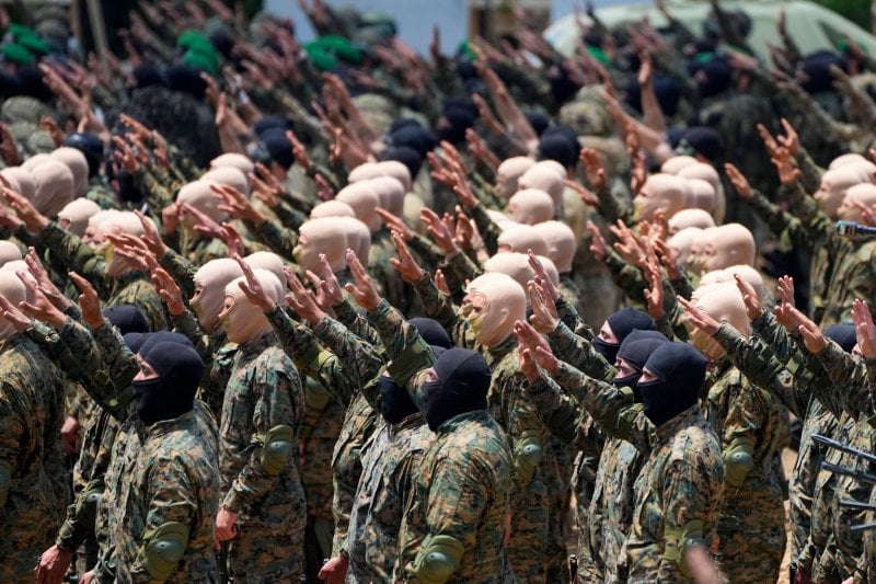 بين "الصدام" وتجنب المواجهة مع الجيش... حزب الله يحذّر من الـ"فوضى"!