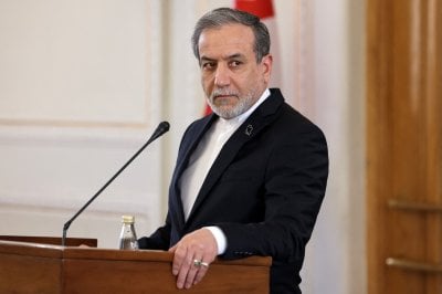  القرار بيد حزب الله... عراقجي: يعلق على قرار الحكومة بشأن 