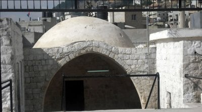 مواجهات واعتقالات واسعة في الضفة تزامنًا مع اقتحام قبر يوسف
