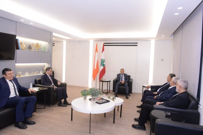 لقاء ميرنا الشالوحي... السلاح يحرّك المياه الراكدة بين "التيار" وحزب الله!