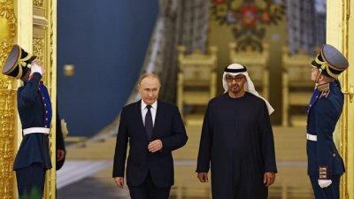 محمد بن زايد يحل في موسكو... استقبال رسمي ورسائل استراتيجية