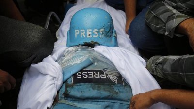 أكثر من 100 صحفي عالمي يطالبون بالسماح بدخول غزة لتغطية الحرب

