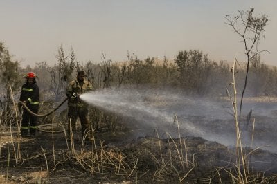 صاروخ موجّه من مسيرة باتجاه فرق الدفاع المدني في الجنوب

