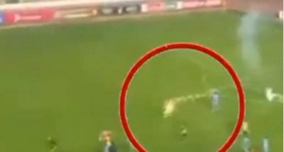 خلال احتفاله بهدف الفوز... مفرقعة نارية تصيب لاعب بوليفي(فيديو)