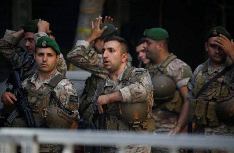 بجرائم سرقة ومخدرات وإطلاق نار... "الجيش" يوقف مطلوبَين في الليلكي وشاتيلا