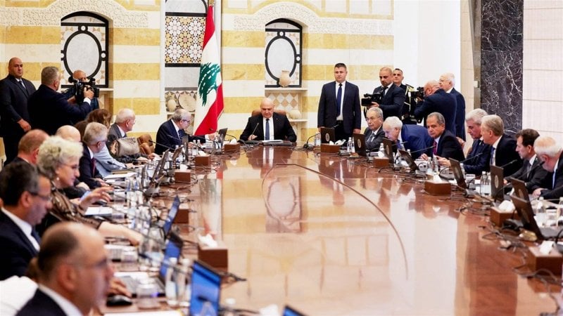 بعد الإنسحاب من الجلسة... مواقف "لافتة" للوزراء الشيعة