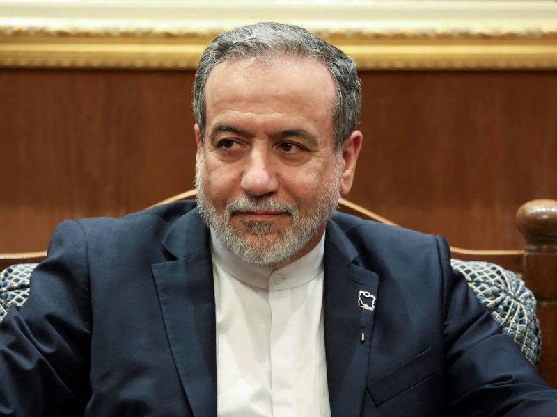 عراقجي يوجه إنذارًا لواشنطن ودول الخليج… ويكشف تفاصيل زيارة نائب غروسي