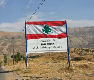 بعد انتهاء مهرجانات الأرز… طرقات بشري تغرق بالنفايات
