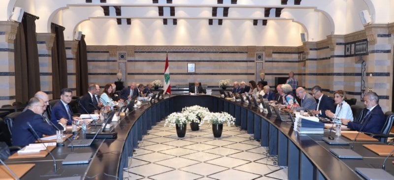 بين  زيارة لاريجاني وانفجار مجدل زون... "جلسةٌ طويلة" في السراي اليوم!