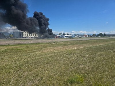 حادث جوي في مطار كاليسبيل...  اصطدام طائرتين واحتراقهما (فيديو)