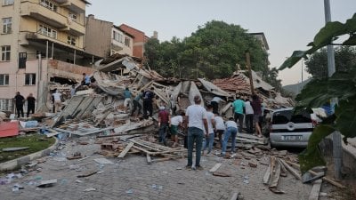 شعر به سكان لبنان... زلزال يهز تركيا (فيديو)