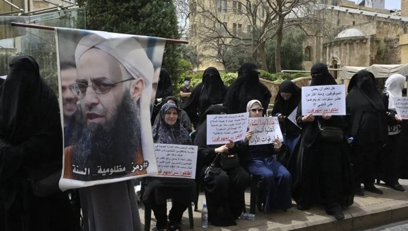 محامٍ معروف يحرض على السلطة
