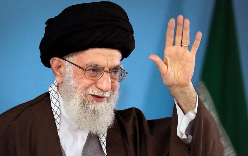 لتجنّب التصعيد... خامنئي يوافق على استئناف المحادثات النووية مع الغرب 
