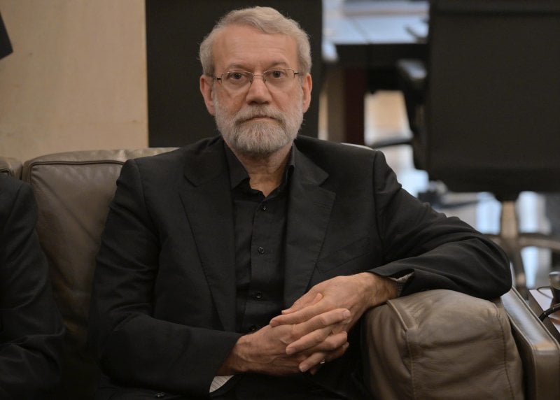 "يجب عدم الاستسلام لدول أخرى"... لاريجاني يتحدّث عن "شياطين سياسية"