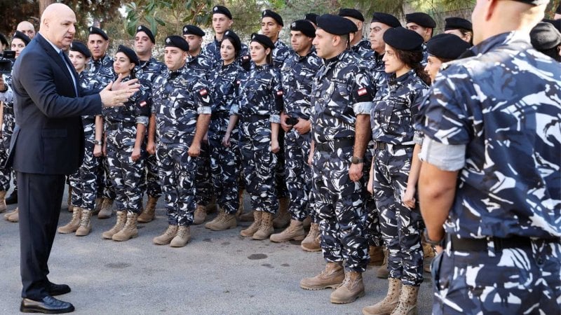 الرئيس عون يتفقّد سرية حرس رئاسة الجمهورية... إشادة بالانضباط والجهوزية