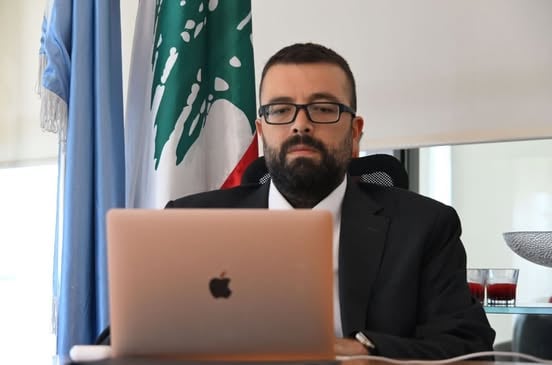بعد تصريحاته الأخيرة... أحمد الحريري يشيد بعون: "رئيس بحجم وطن"

