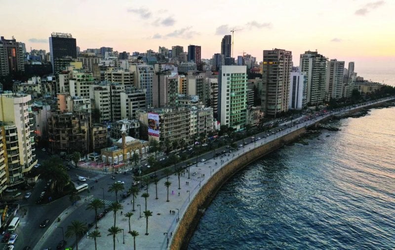 طقس صيفي معتدل... وضباب كثيف يلف الجبال 