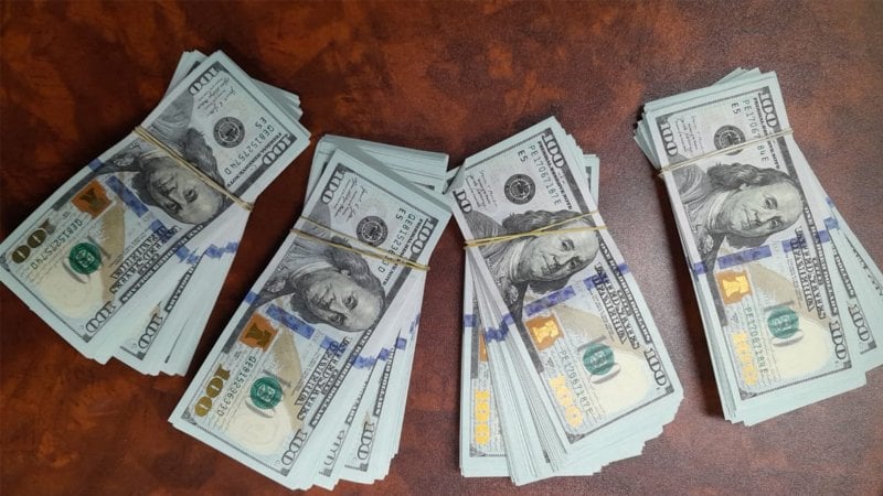 تهريب بالدولار المزيّف عبر سروال قصير... "الأمن" يقبض على مصريين في المطار
