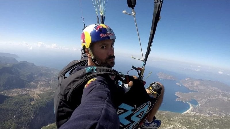 مأساة جديدة نتيجة الطيران الشراعي... ما مصير عمر سنجر؟ (صور)