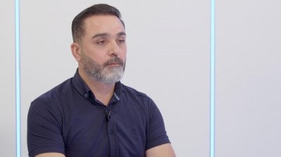 فضيحة مدوّية للسلطة.. حسن الدر يفتح النار: من تبادل الأشلاء إلى زيارة لاريجاني.. من يقرر مصير الشيعة؟ 
