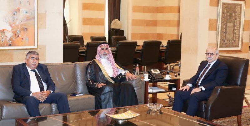 سلام يستقبل وفد العشائر العربية: دعم كامل لقرار حصر السلاح بيد الدولة