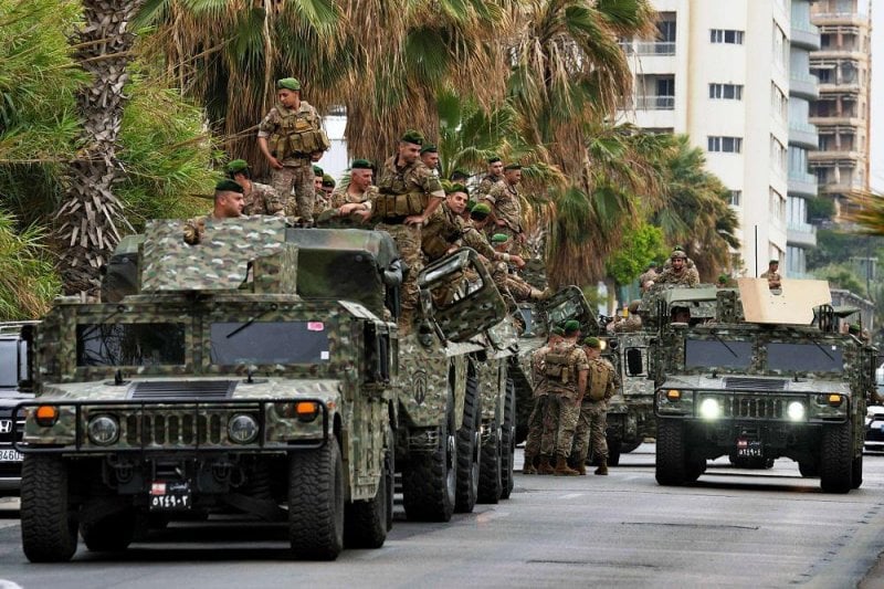 "الجيش" يوقف ثلاثة فلسطينيين لانتمائهم لمجموعات مسلحة في صيدا