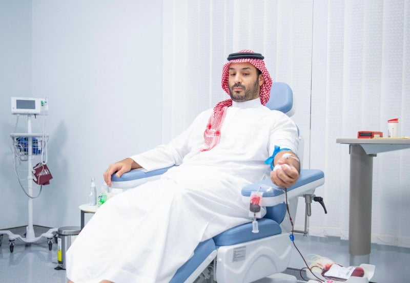 في بادرة وطنية... بن سلمان يطلق حملة تبرع بالدم (صور)