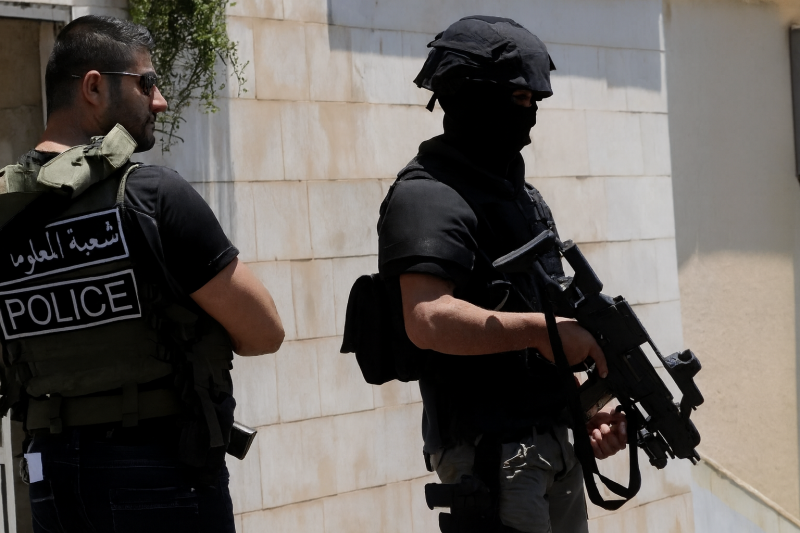 أصاب عنصرين ومدنيين وزوجة عمه... "الأمن" يوقف "مطلوبًا" في عرمون