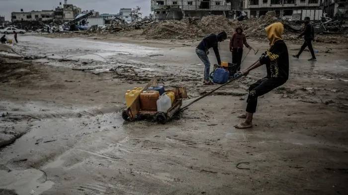  بعد قطع آخر خط كهرباء لمحطة التحلية المركزية... أزمة المياه تتفاقم في غزة
