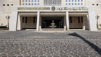 الخارجية السورية تنفي توقيع اتفاق أمني مع إسرائيل الشهر المقبل