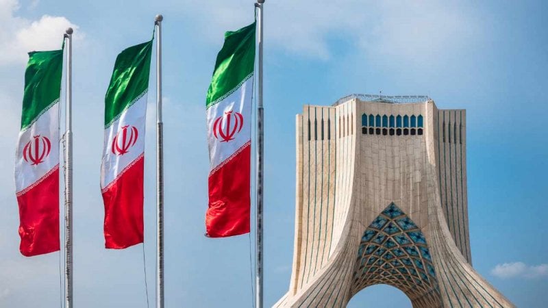 إيران ترفض "الإملاءات الغربية" وتؤكد التمسك بالبرنامج النووي