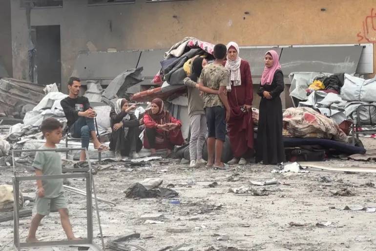 إسرائيل تمهّد لإفراغ غزة... والنازحون يواجهون المجهول