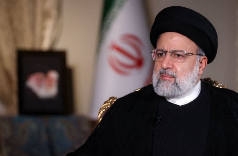 "مجرد تكهنات"... طهران تعلق على شائعات حول مقتل رئيسي