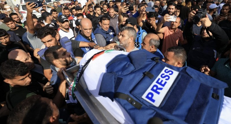 صمت الصحفيين الدوليين يشرع استهداف إسرائيل لزملائهم في غزة