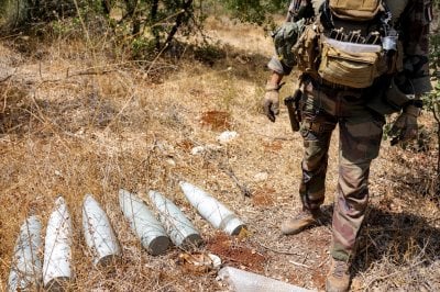 من جديد بالصور... اليونيفيل تكشف عن مخازن سلاح لحزب الله