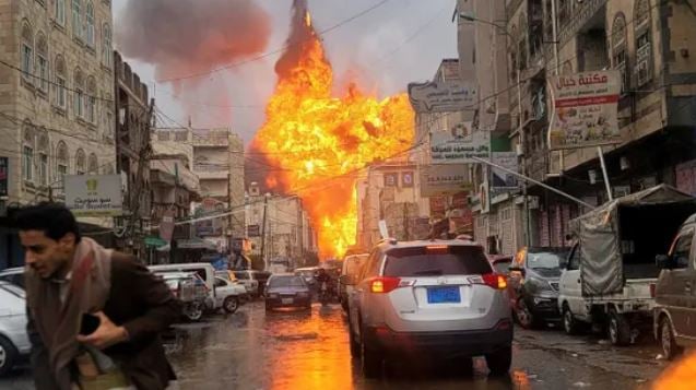 إسرائيل تضرب قلب صنعاء... وأنباء عن مقتل رئيس حكومة الحوثيين