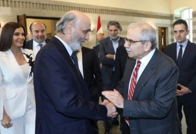 جعجع ينقر على عون
